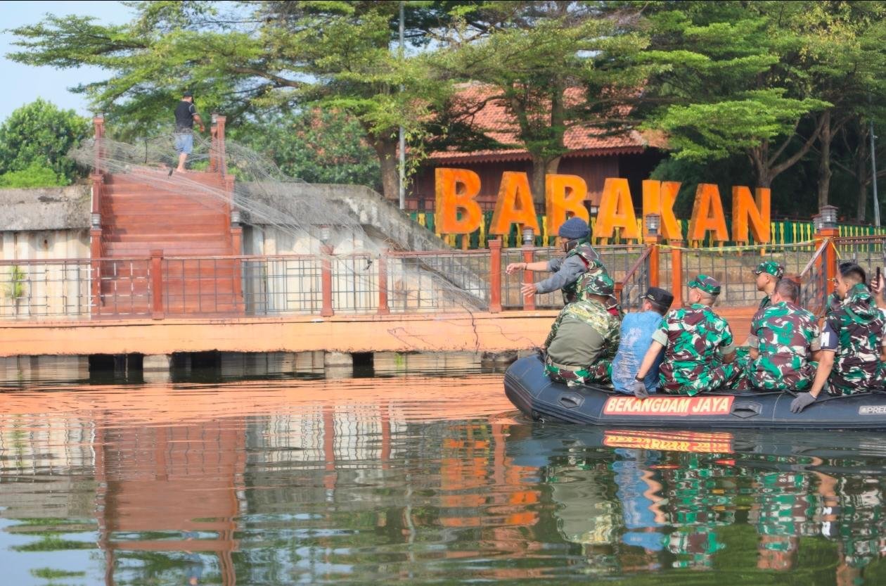 Pangdam Jaya dan Arif Kamarudin Angkat 400 Kg Ikan Sapu-Sapu di Setu Babakan, Ekosistem Mulai Pulih