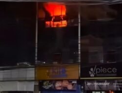 Kebakaran Dua Ruko di Radio Dalam, 64 Personel Damkar Dikerahkan, 13 Orang Selamat