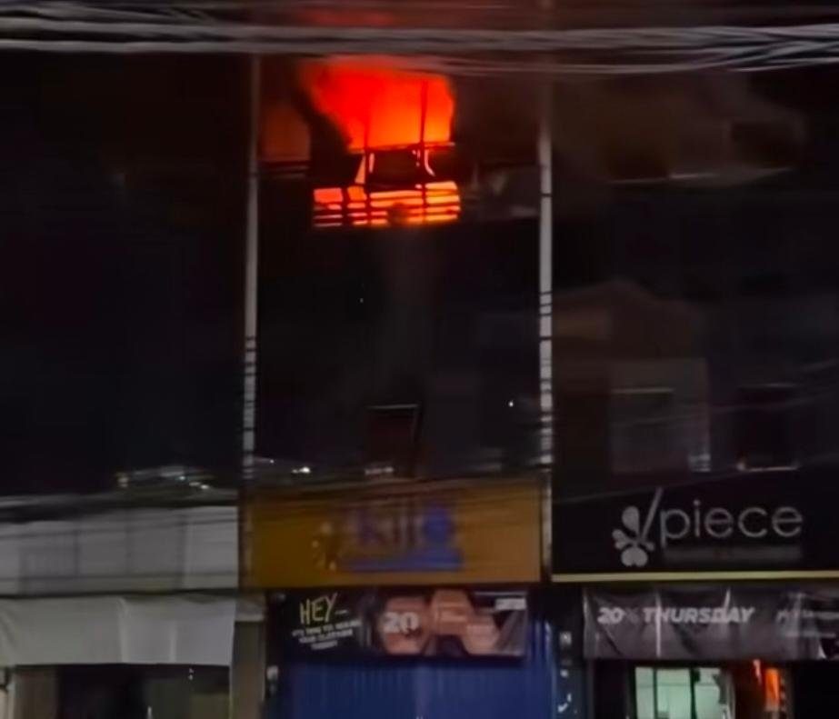 Kebakaran Dua Ruko di Radio Dalam, 64 Personel Damkar Dikerahkan, 13 Orang Selamat