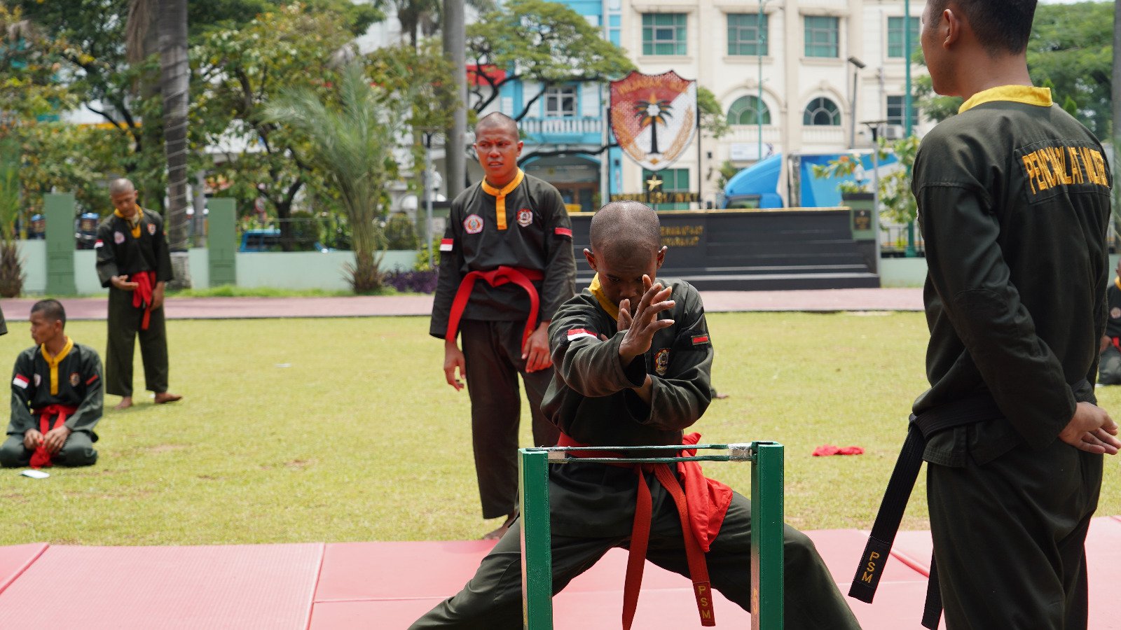 Prajurit Kodam Jaya Ikuti Ujian Kenaikan Sabuk Hitam PSM di Korem 051/WKT