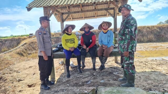 TMMD di Winong: Sertu Susilo dan Aiptu Darlan Bangun Kedekatan, Warga Merasa Dilayani dan Dilindungi