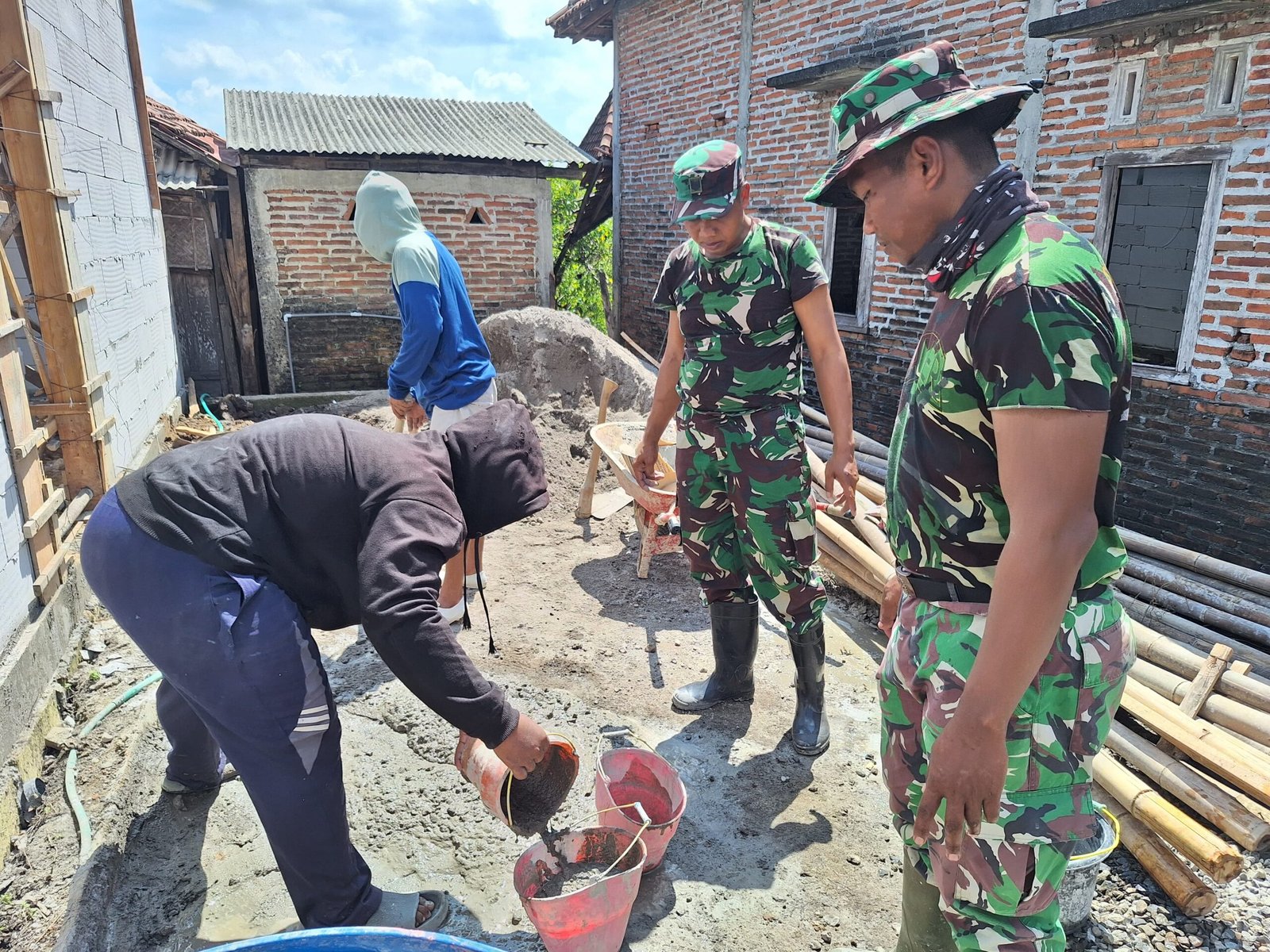 TMMD Kodim Pati Bangun RTLH di Desa Godo, TNI dan Warga Kompak Gotong Royong