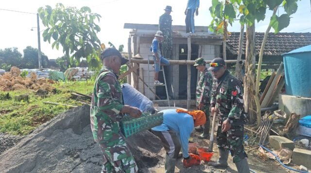 Pengecoran Atap MCK Jadi Simbol Kebersamaan TMMD di Desa Godo
