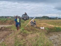 Dorong Alat Bor 450 Meter di Sawah, Satgas TMMD dan Warga Tunjukkan Kekompakan