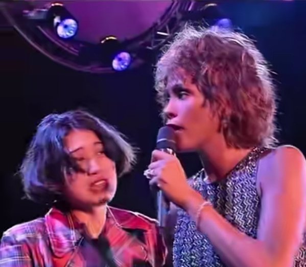 Viral Momen Peluk Whitney Houston, Sania: 'Aku Cuma Bisa Nangis Bahagia'