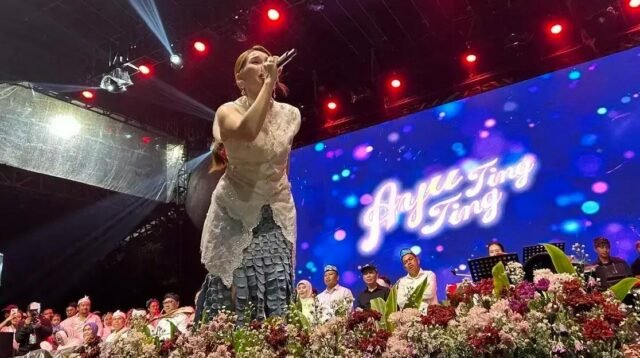 Ayu Ting Ting Goyang Panggung HUT ke-27 Kota Depok, Ribuan Warga Larut dalam Kemeriahan