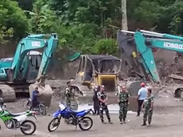 TNI Tertibkan Tambang Ilegal Gunung Botak, Pangdam XV/Pattimura Tegaskan Penindakan Menyeluruh
