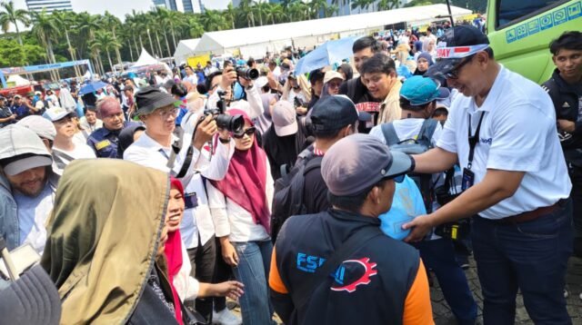 BULOG Bagikan 350 Ribu Paket Sembako Gratis di Peringatan May Day 2026 Monas