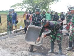 Wadansatgas TMMD 128 Turun Tangan, Ikut Cor Jalan dan Bangkitkan Semangat Anggota