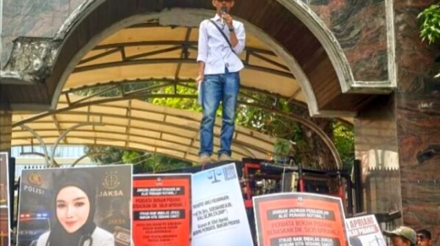 Aksi Mahasiswa di Kejaksaan Agung RI Menggema: Desak Keadilan untuk dr. Silvi Apriani, Soroti Dugaan Kriminalisasi Kasus Bisnis
