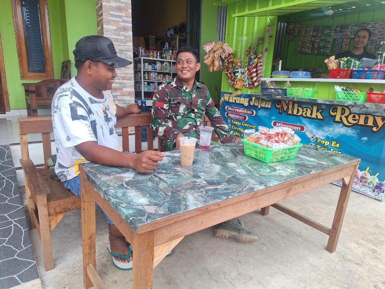 Pererat Silaturahmi, Anggota Satgas TMMD 128 Kodim Pati Gelar Komsos Humanis di Desa Godo