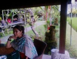 Icha Pelantun Lagu Cuma Kamu Sukses Buka Usaha RM Minangyok Bekasi