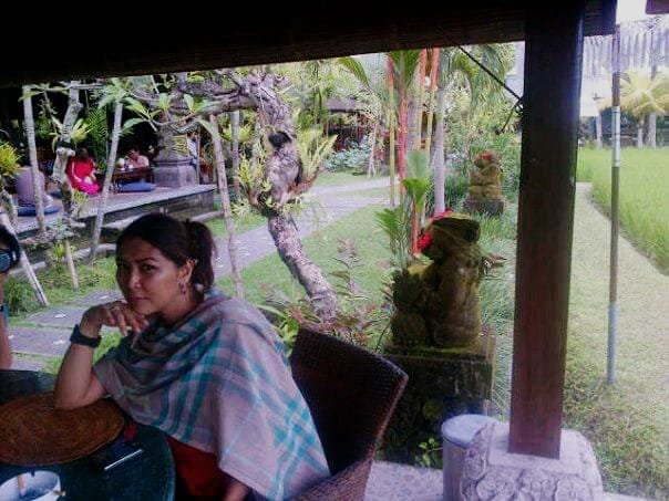 Icha Pelantun Lagu Cuma Kamu Sukses Buka Usaha RM Minangyok Bekasi