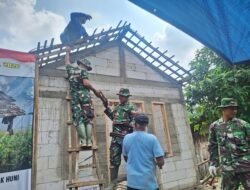 Rumah Ibu Sarmini Masuki Tahap Pemasangan Genteng oleh Satgas TMMD Reguler ke-128 Kodim 0718/Pati