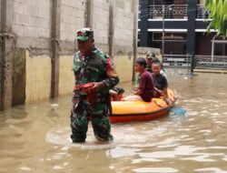 Kodim 0506/Tangerang Sigap Tangani Banjir di Cipondoh, Puluhan Warga Dievakuasi