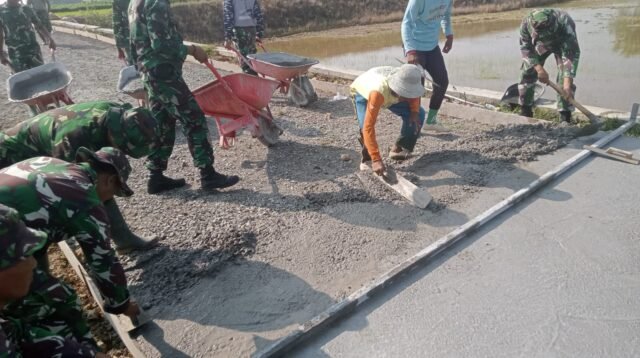 Genjot Konektivitas Desa, Betonisasi Jalan TMMD Kodim Pati Tembus 61 Persen