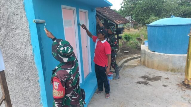 Masuki Tahap Pengecatan, Pembangunan MCK TMMD di Pemakaman Desa Godo Hampir Selesai