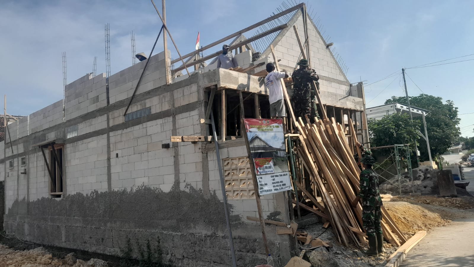 Pengerjaan RTLH Nurul Huda Dikebut, Satgas TMMD Targetkan Rampung Sebelum Penutupan
