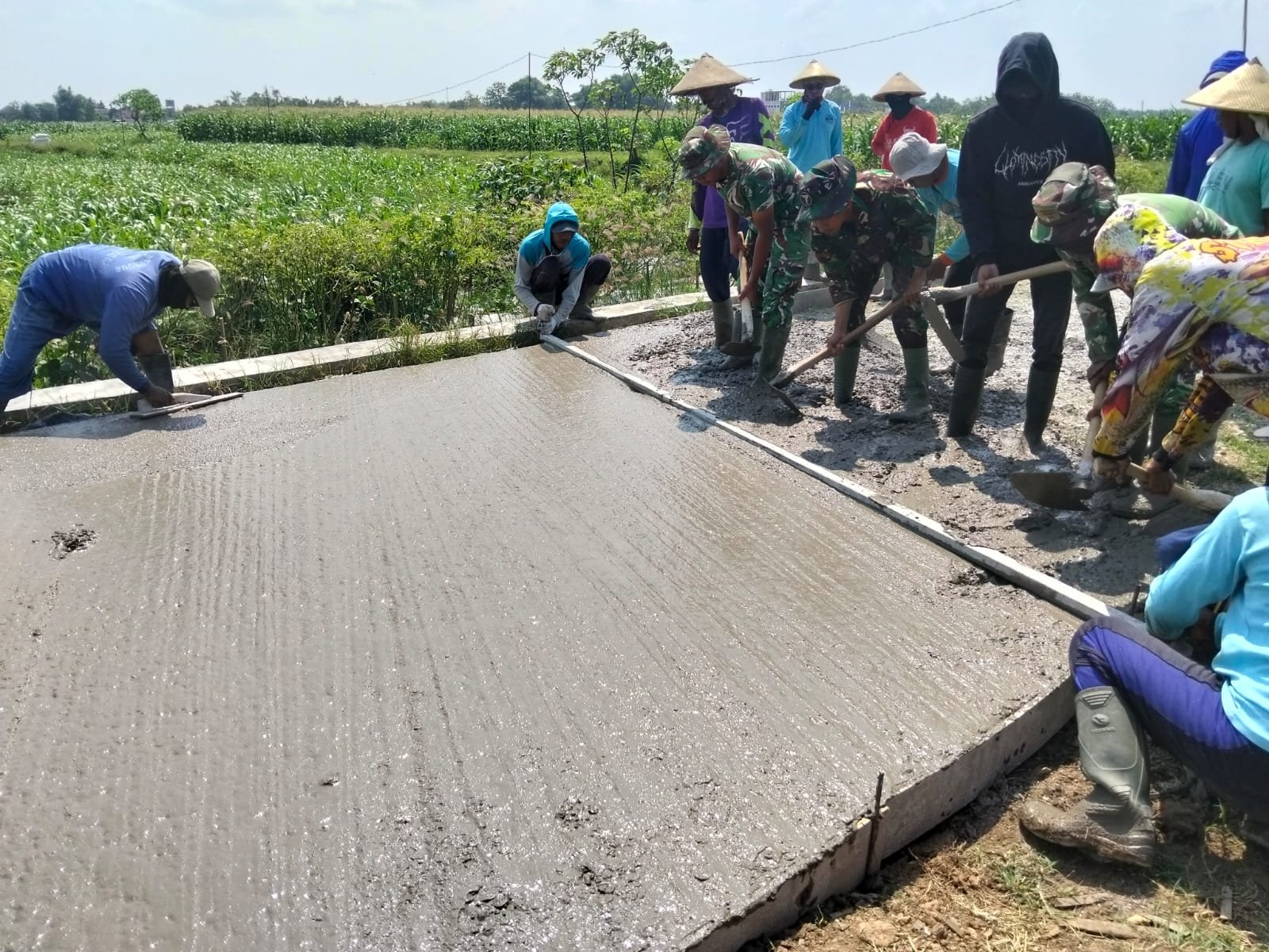Tinggal 200 Meter, Betonisasi Jalan Desa Godo Hampir Rampung