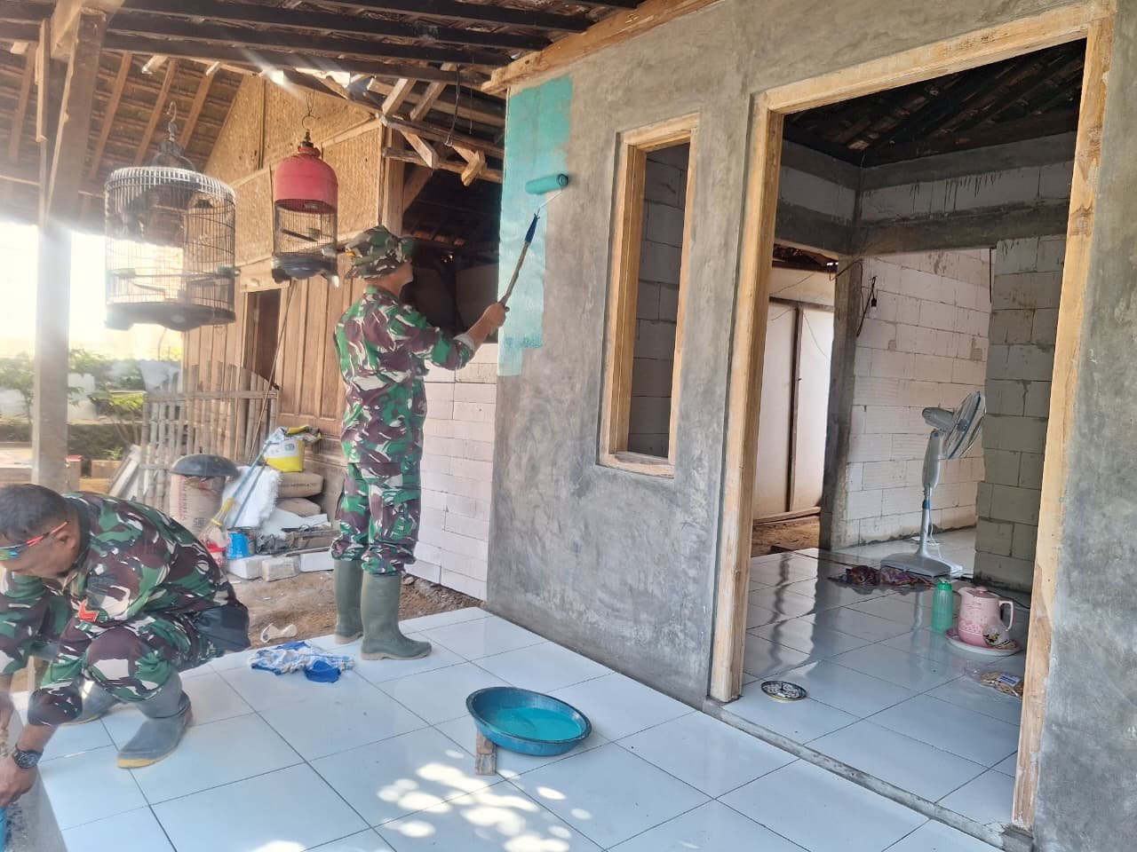 Sentuhan Warna Harapan, RTLH Program TMMD Ke-128 Kodim Pati Masuk Tahap Pengecatan