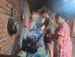 Lepas Loreng, Pegang Ulekan: Potret Prada Farid Bantu Masak di Rumah Warga Desa Godo