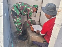 Kejar Target Penutupan, Satgas TMMD 128 Pati Percepat Pemasangan Kloset MCK di Rumah Bapak Adrian Godo