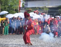 Manusia Petasan Tradisi Betawi