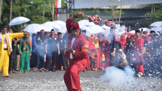 Manusia Petasan Tradisi Betawi