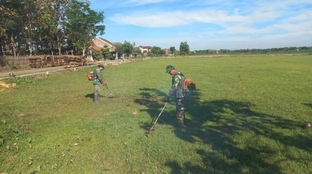 Jelang Penutupan TMMD, Satgas dan Warga Siapkan Lapangan Upacara