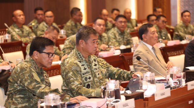 Bahas Geopolitik Global dan Kesiapan Pertahanan, Kasad Ikuti Rapat Kerja dengan Komisi I DPR RI