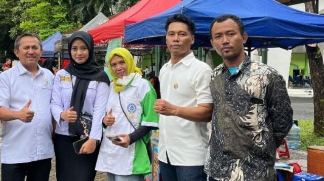 Kopi nikmat untuk membangkitkan semangat, peserta upacara rela antre panjang demi menikmati sajian spesial RADIAN