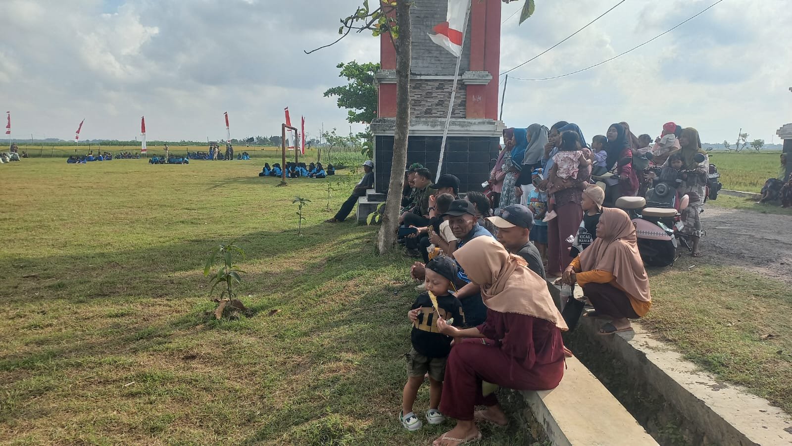 Antusias Warga Ramaikan Penutupan TMMD Reguler Ke-128 Kodim Pati