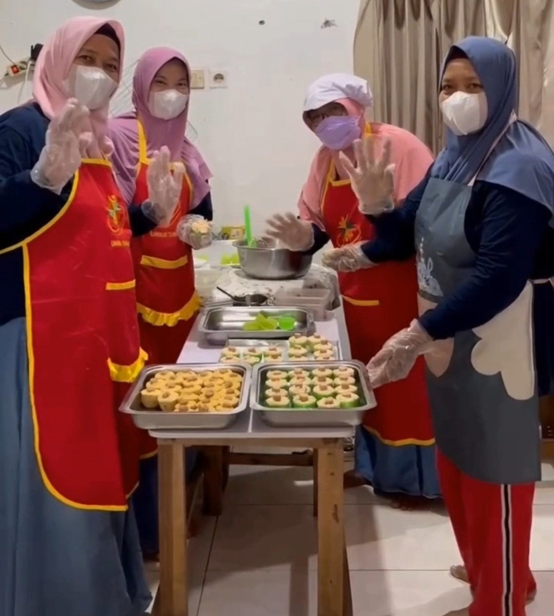 Pelaku Usaha Usaha Mikro, Kecil, dan Menengah Sumaru di Kelurahan Sukamaju Baru Kecamatan Tapos terbantu dengan adanya Satuan Pelayanan Pemenuhan Gizi Kebayunan 01.