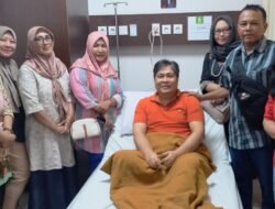 Kepedulian Sahabat Konco Lawas Menjenguk Sahabat Yang Terbaring Sakit