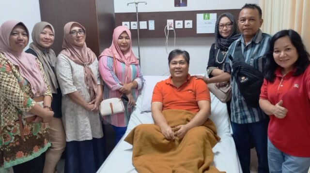 Kepedulian Sahabat Konco Lawas Menjenguk Sahabat Yang Terbaring Sakit