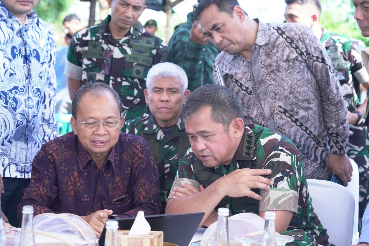 Kasad Tinjau Pengelolaan Sampah Terpadu dan Pengembangan Energi Terbarukan di Bali