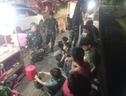 Babinsa Koramil 02/Matraman Gencarkan Patroli Malam, Remaja Diedukasi Bahaya Narkoba dan Tawuran