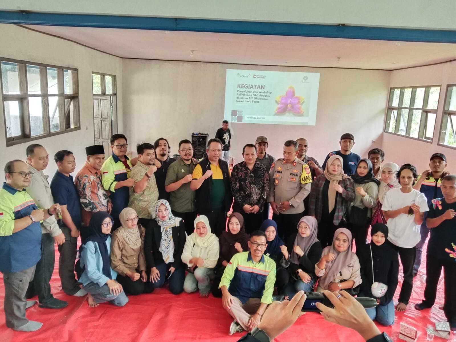 Dorong Kemandirian Masyarakat, PT ANTAM Arinem Latih Warga Pakenjeng Budidaya Anggrek