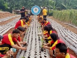 Siswa SMA dan SMP PGRI Depok Belajar Urban Farming di Kodim 0508/Depok