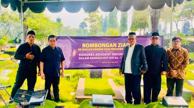 Dalam rangka memperingati Hari Ulang Tahun (HUT) ke-18, Kongres Advokat Indonesia (KAI) menggelar ziarah ke makam para pendiri dan tokoh organisasi