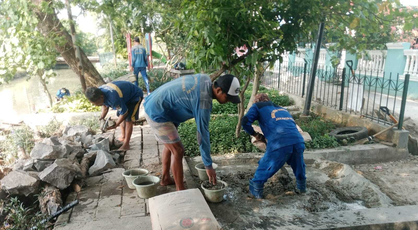 Perbaikan Turap Kali Bogor Dikebut, Warga Marunda Dukung Upaya Cegah Longsor