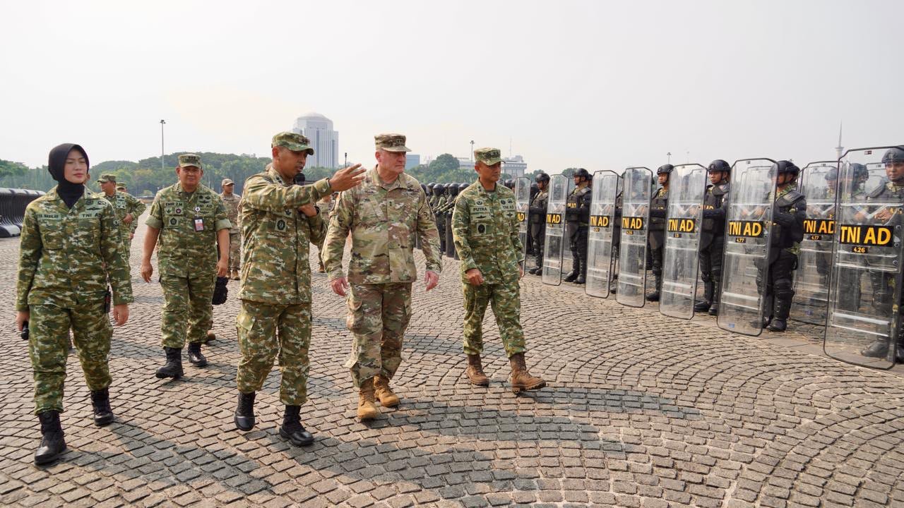 Pererat Kerja Sama Pertahanan, Kodam Jaya Gelar Static Show PHH untuk Delegasi Hawaii National Guard