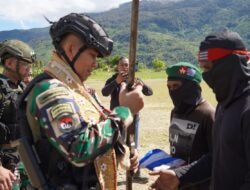 Delapan Anggota OPM Kodap XV/Ngalum Kupel Kembali ke NKRI, Kiwirok Ukir Harapan Baru untuk Perdamaian Papua
