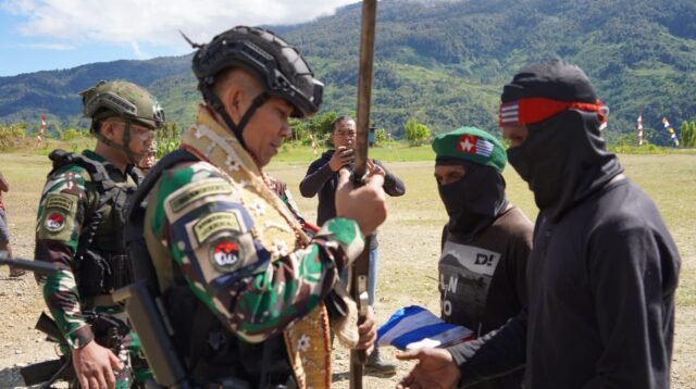 Delapan Anggota OPM Kodap XV/Ngalum Kupel Kembali ke NKRI, Kiwirok Ukir Harapan Baru untuk Perdamaian Papua