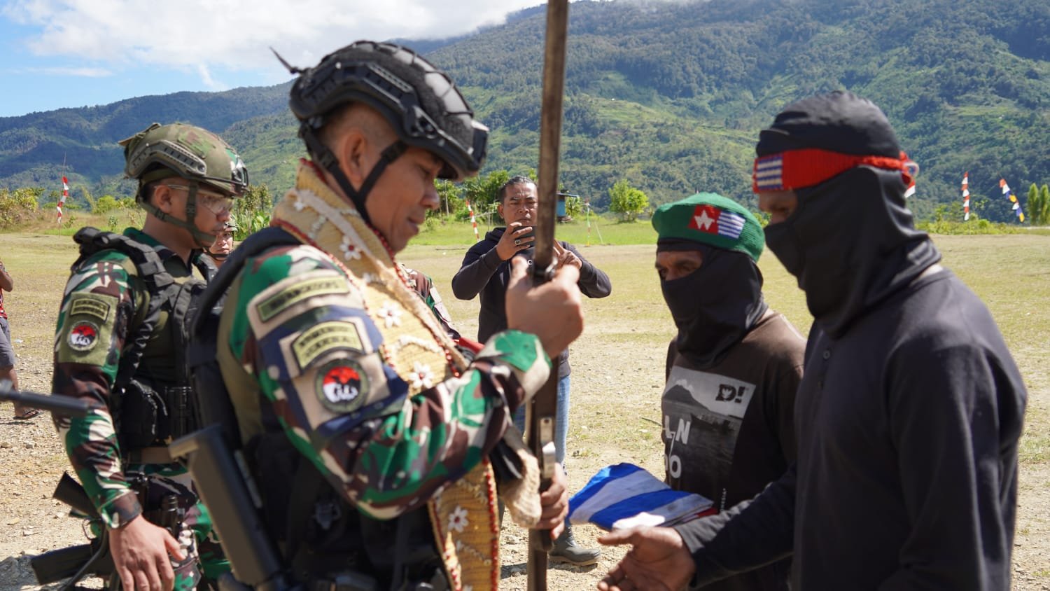 Delapan Anggota OPM Kodap XV/Ngalum Kupel Kembali ke NKRI, Kiwirok Ukir Harapan Baru untuk Perdamaian Papua