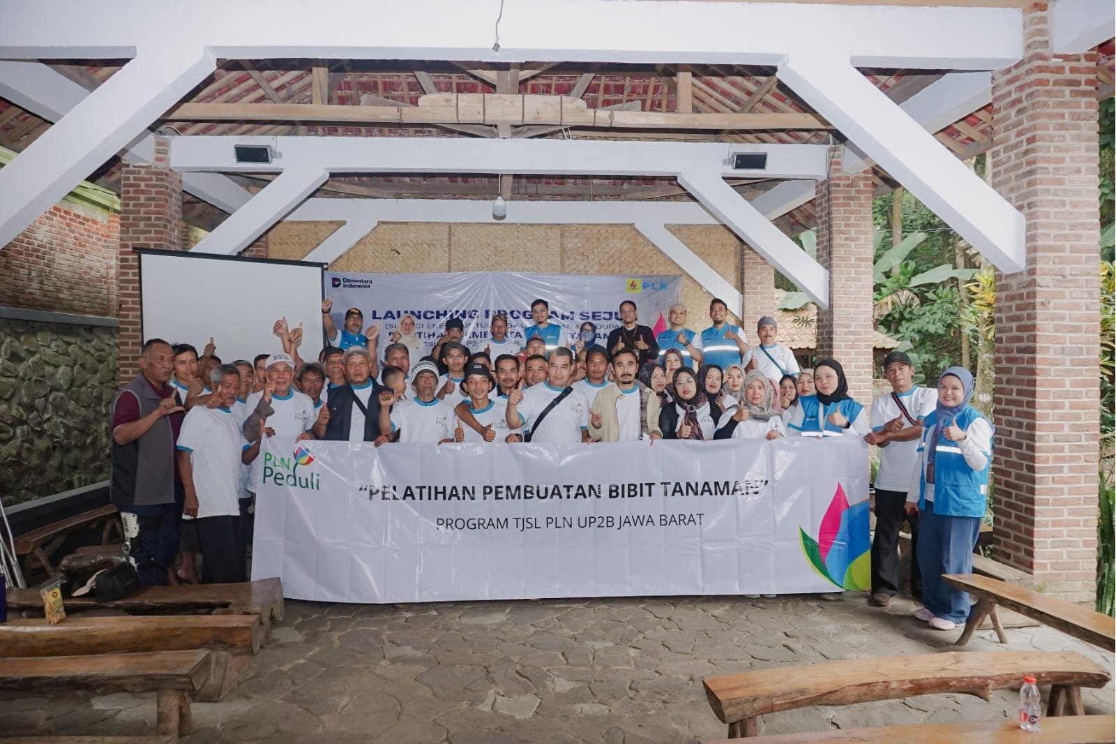 PLN UP2B Jawa Barat Luncurkan Program SEJUK CIREUNDEU untuk Pelestarian Lingkungan