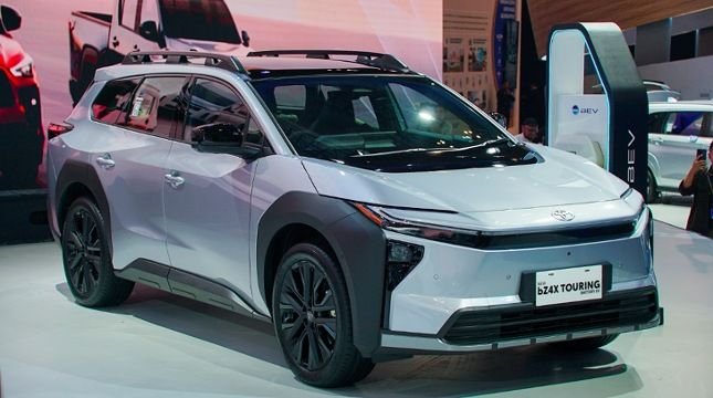 Toyota memboyong tiga model baru elektrifikasi di GIIAS 2026, salah satunya bZ4X Touring. (Foto: Ist)