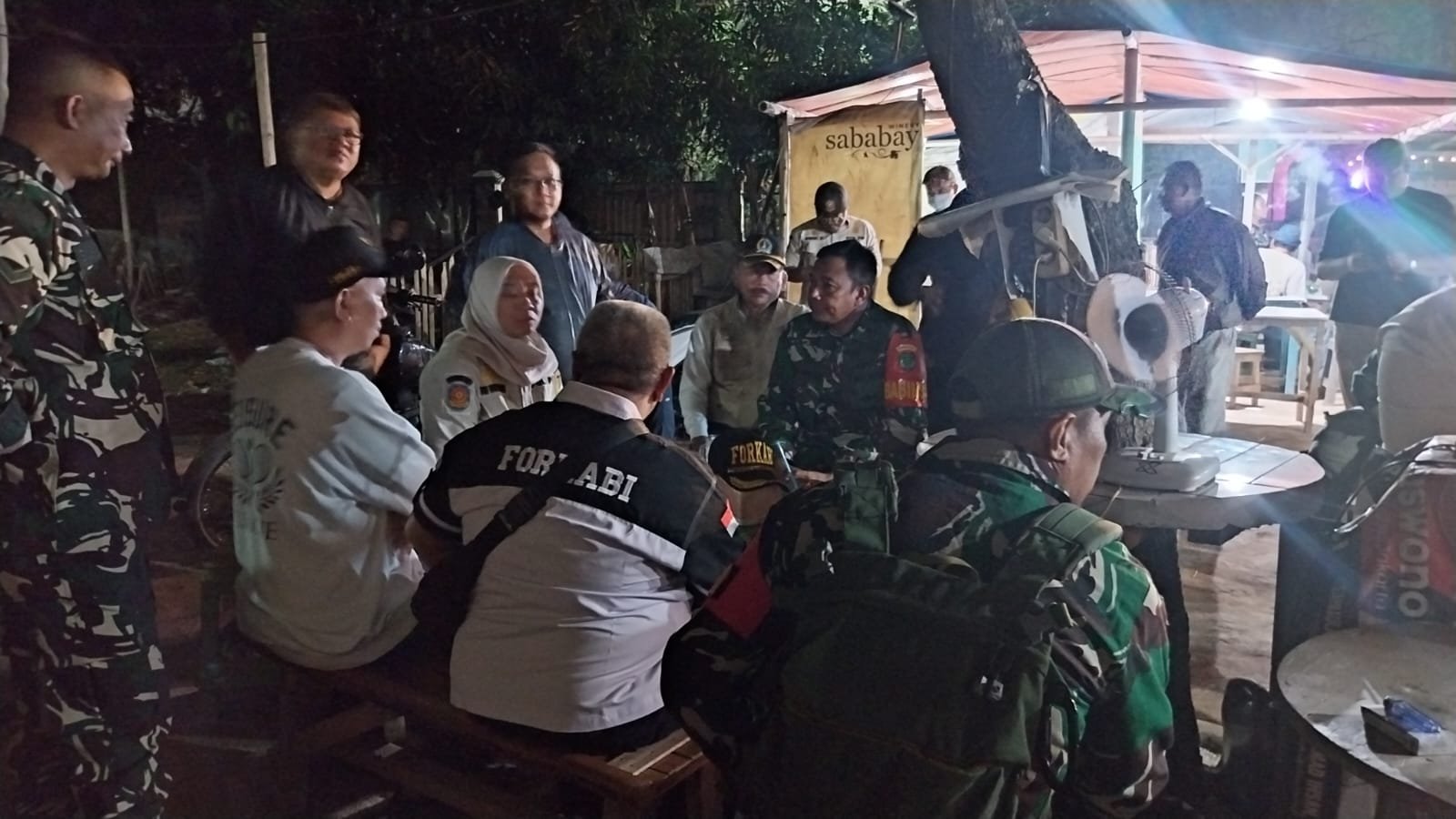 Koramil 07/Cipayung Gandeng Komduk Gelar Patroli Siskamling Ciptakan Wilayah Kondusif