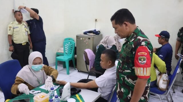 Koramil 01/Tebet Gelar Bakti Kesehatan, Lebih dari 100 Warga Nikmati Pemeriksaan Gratis