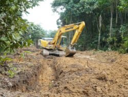 Satgas TMMD ke 129 Kodim 0210/TU membuka Jalan Harapan Warga Desa Sijarangon